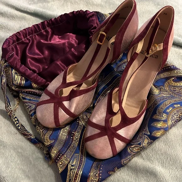 Laduca 2020 limited edition Ariana Debose commemorative character shoe - Picture 4 of 5